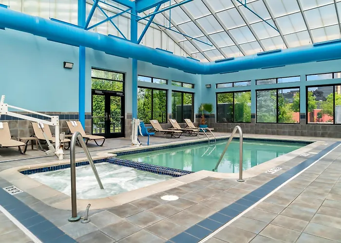 Holiday Inn Express & Suites Southfield - Detroit