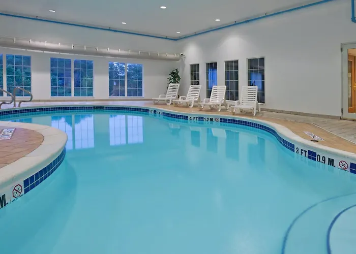 Holiday Inn Express Hotel & Suites Center Township By Ihg