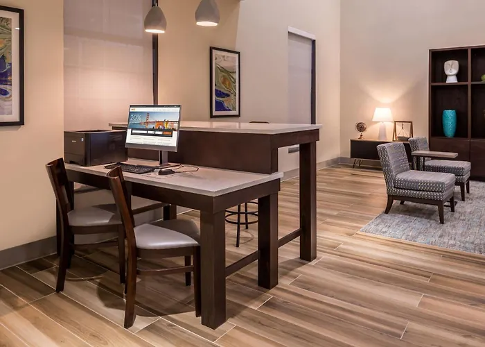 Holiday Inn And Suites Addison By Ihg