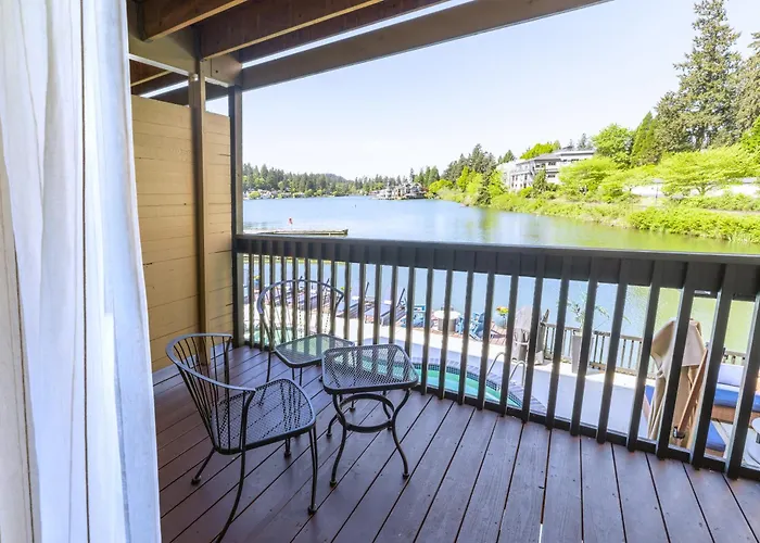 Lakeshore Inn