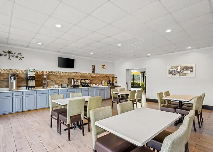 Super 8 By Wyndham Hardeeville - Savannah North