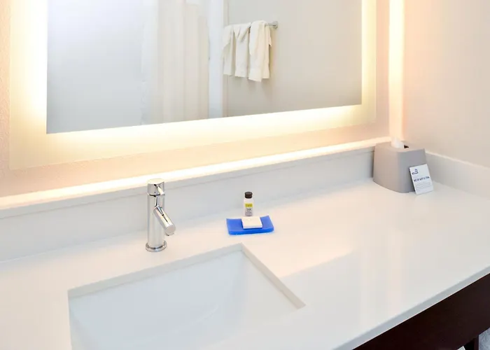 Holiday Inn Express & Suites Pueblo By Ihg