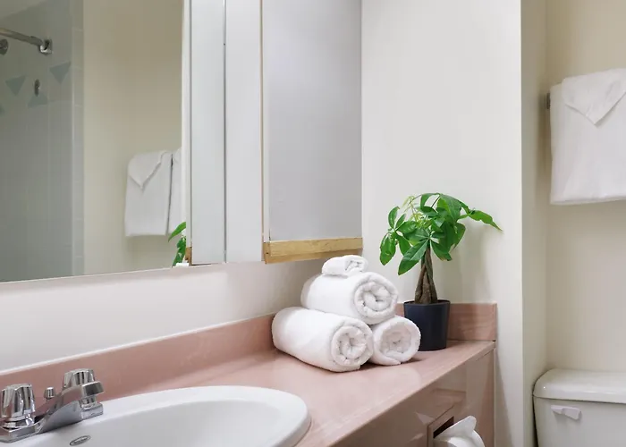 Cartier Place Suite Hotel