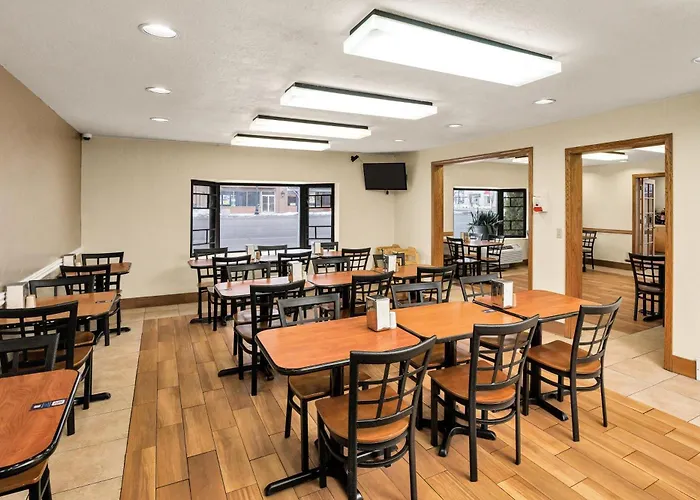 Days Inn & Suites By Wyndham Logan