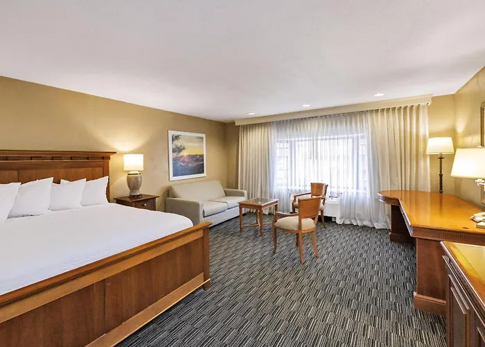 Days Inn & Suites By Wyndham Logan