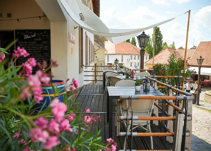 Imola Udvarhaz Dessert Hotel