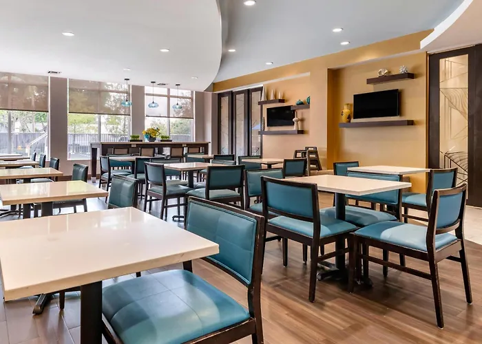 Comfort Suites Fort Lauderdale Airport South & Cruise Port