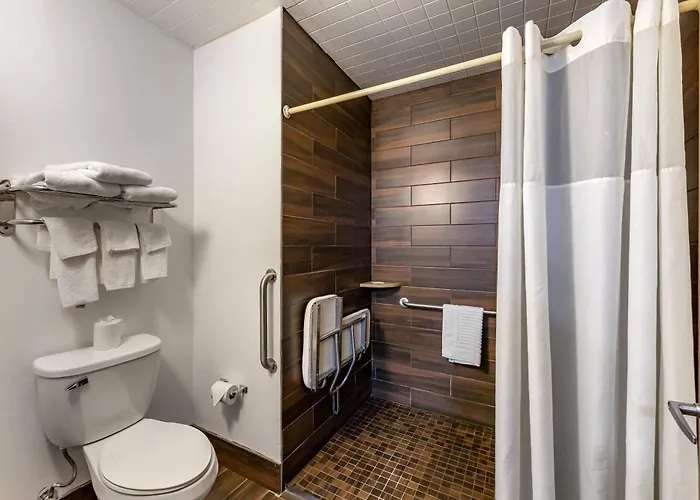 Quality Inn Austintown-Youngstown West