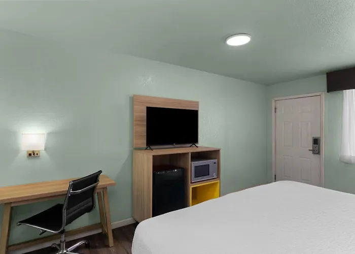 Days Inn By Wyndham Pratt