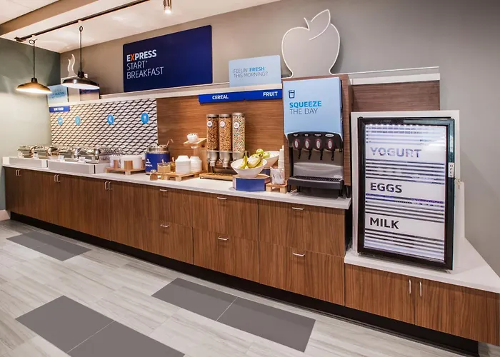 Holiday Inn Express & Suites Bay City By Ihg