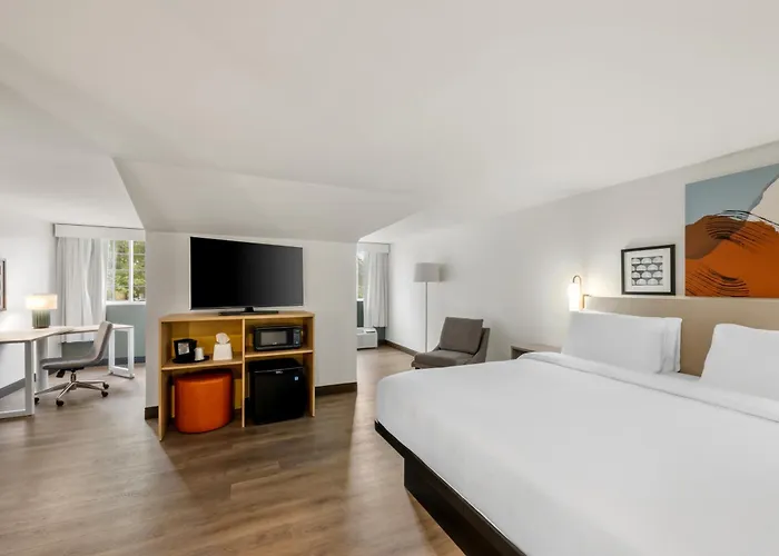 Spark By Hilton Freeport