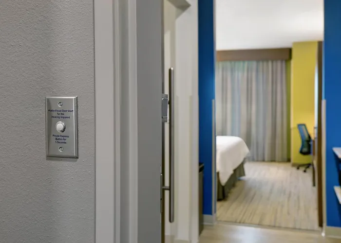 Holiday Inn Express & Suites - Lenexa - Overland Park Area By Ihg