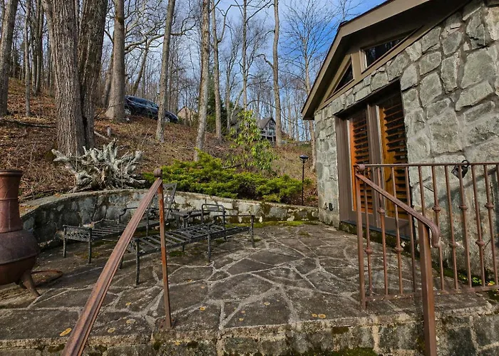 Chateau Dumont Mountain Views Hot Tub & Pet Friendly