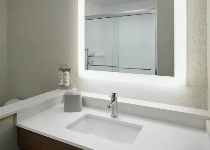 Holiday Inn Express & Suites Brunswick By Ihg