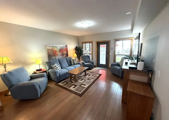 Lakefront Townhouse Family Complex, Popular Wine Country And The Best Golfing