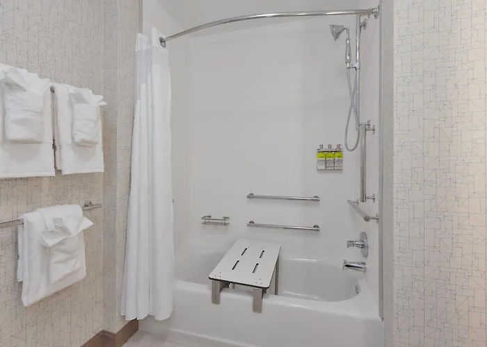 Holiday Inn Express & Suites - Grand Rapids Airport - South By Ihg
