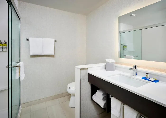 Holiday Inn Express & Suites Windsor East - Lakeshore By Ihg
