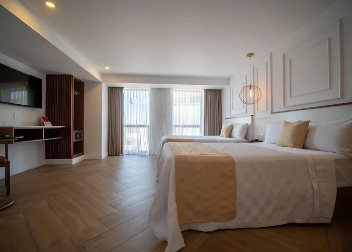 Six Hotel Guadalajara Degollado