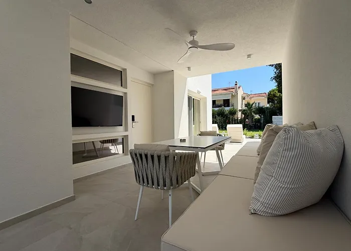 Cocoοns Suites & Villas Fourka