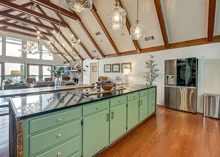 Ski & Unwind Fireside: Highlands Gem W/ Game Room!