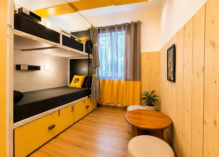 The Hosteller Mussoorie, Mall Road