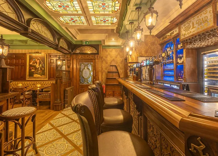 Falcon'S Nest Hotel
