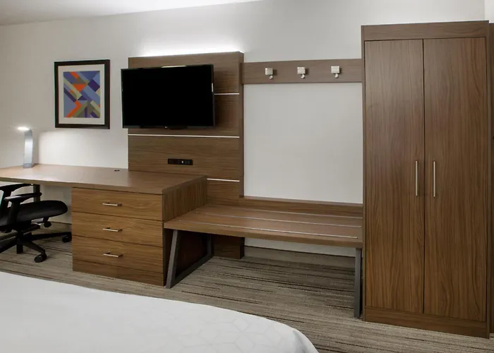 Holiday Inn Express & Suites - Glendale Downtown
