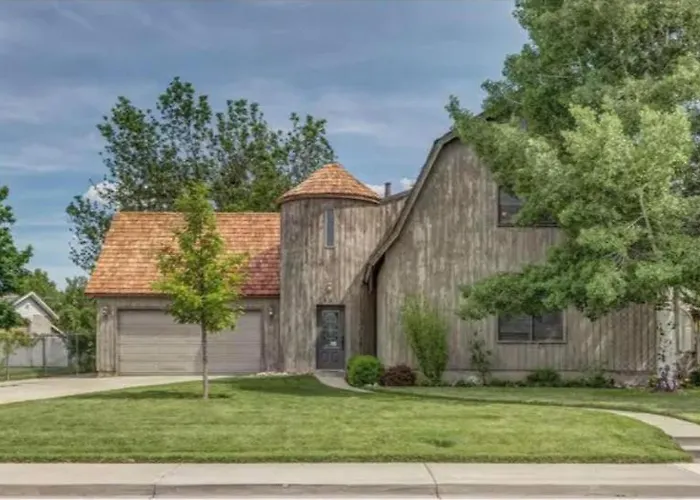 Unique Home Perfect For Gathering Pets Welcome!