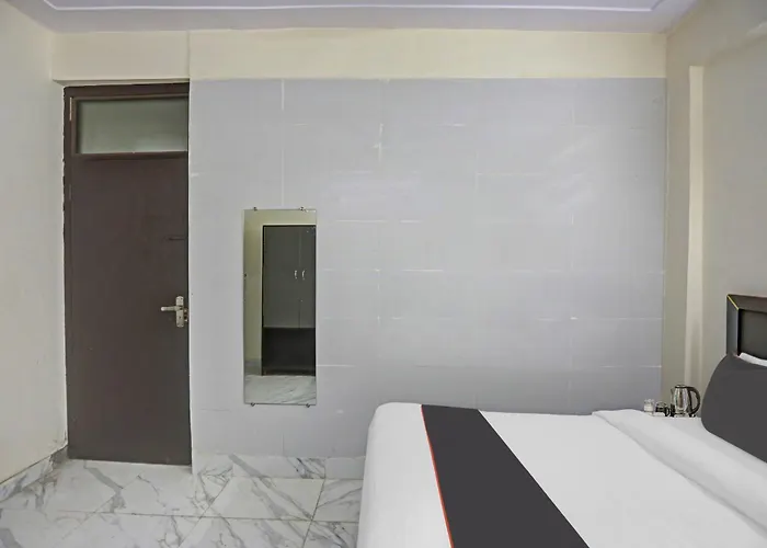 Collection O Hotel Marina