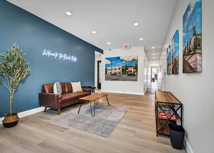 Single Bedroom - Queen Size. Heart Of Downtown Vista