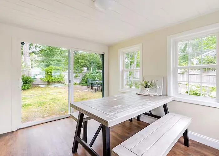 Dennis Beach House - Walk To Beach - Pet Friendly