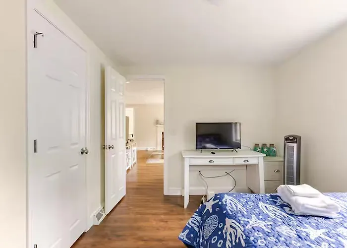 Dennis Beach House - Walk To Beach - Pet Friendly