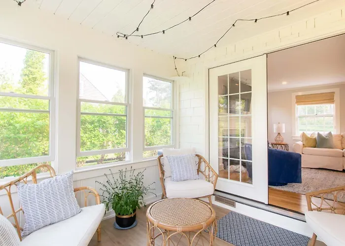 Great Chatham Location Near Beach