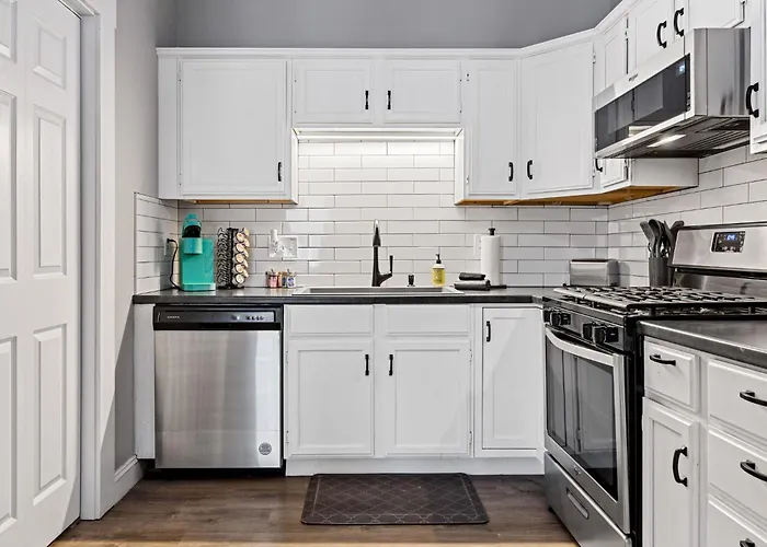 Historic Main St 2Br | Steps To Shops
