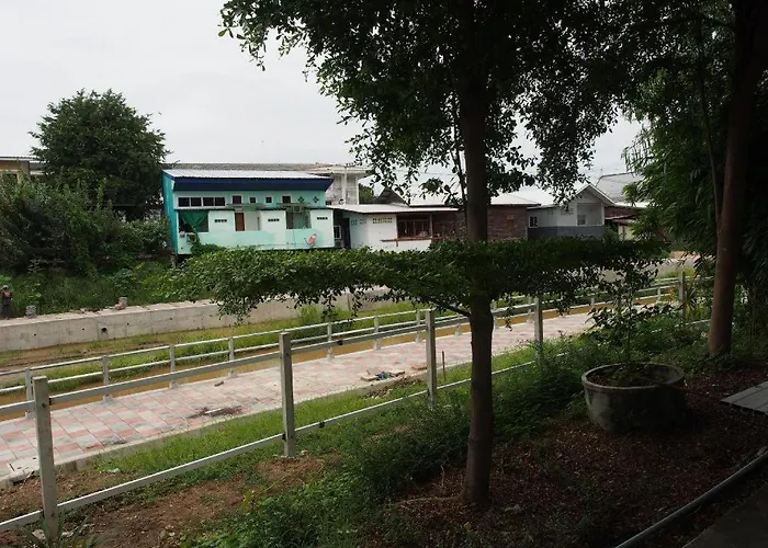 Phetsuwan Hotel
