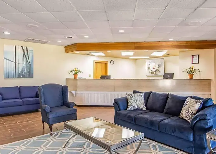 Ramada By Wyndham Santee I-95