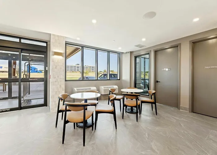 Sandman Signature Dallas Las Colinas Hotel & Suites