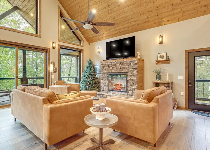 Lake Views & Golf Access At Secluded Drasco Lodge