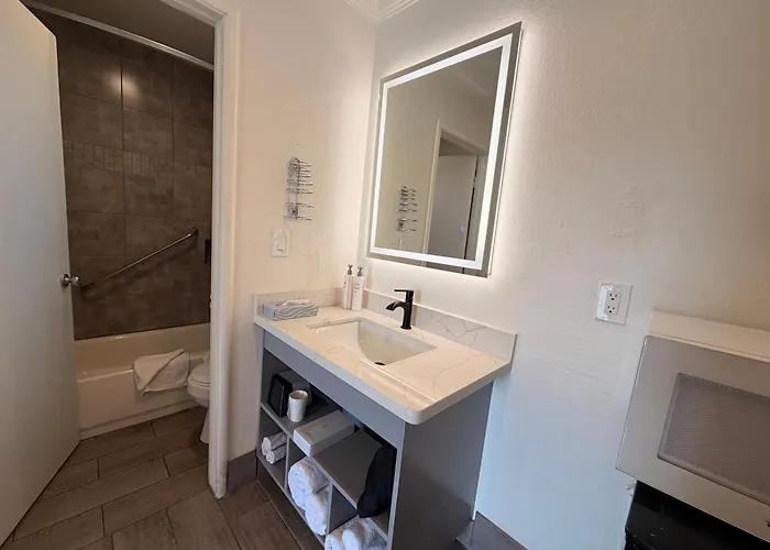 SurfSide Stay