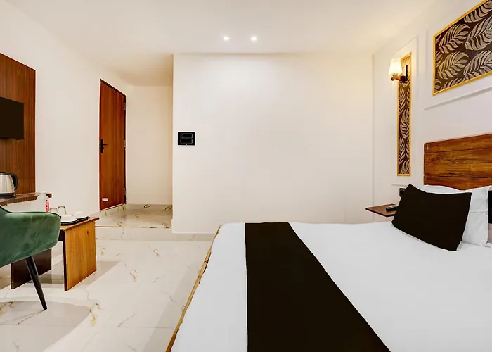 Hotel O Luxury Inn
