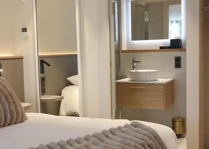 Lacorniche Hotel