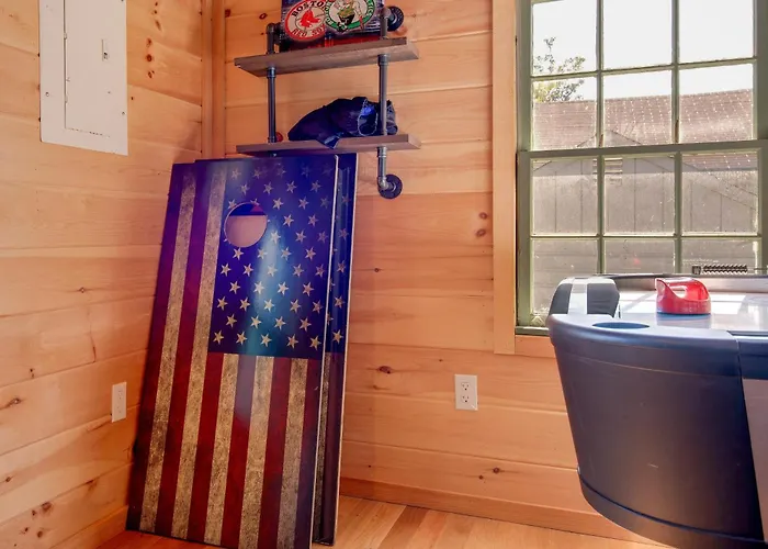 Hot Tub & Fireplace: Coastal Getaway In Maine