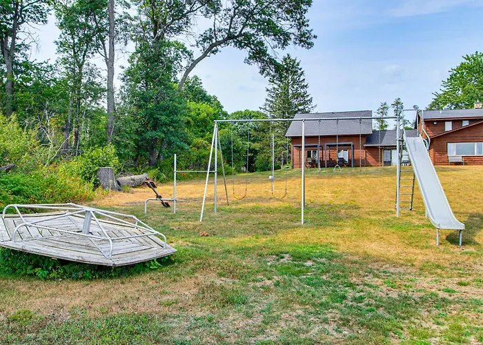 Lakefront Home On 17 Acres: 9 Mi To Dtwn Brainerd!