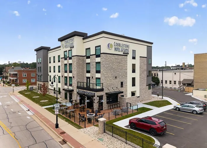 Cobblestone Hotel & Suites Waukesha West Milwaukee