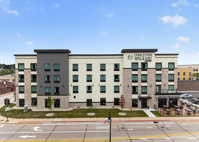 Cobblestone Hotel & Suites Waukesha West Milwaukee