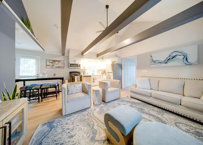 'Wishin & Fishin' Walkable Erie Home By The Beach!