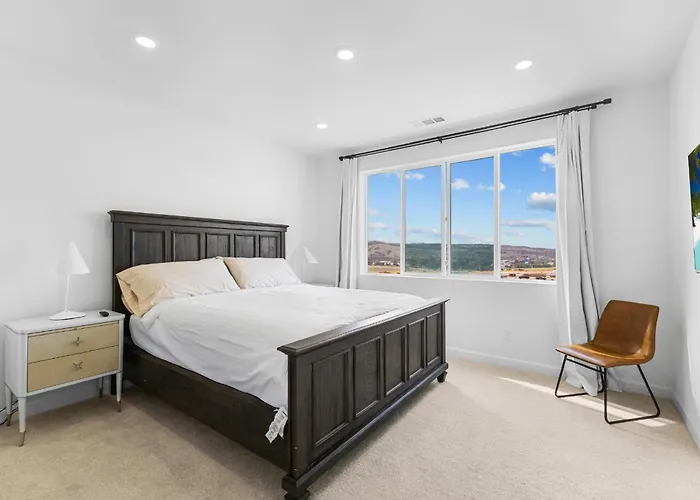 4 Bed Large House In San Diego Amazing Amenities