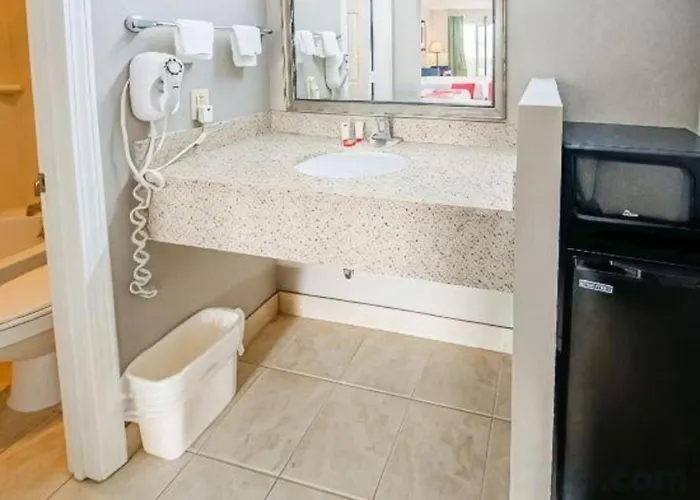 Cypress Inn & Suites Washington By Oyo