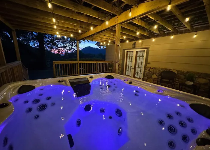 Private 12-Acre Retreat - Hot Tub, Pond & Creek