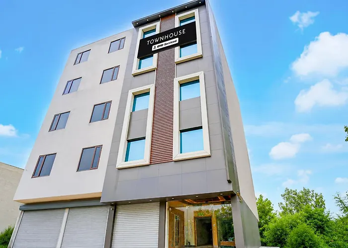 Townhouse Punjabi University Formerly Valley View